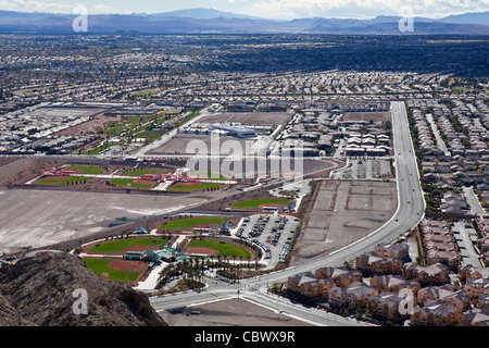 Große Wüste Vororten in Las Vegas. Nevada. Von der Spitze des Lone Mountain erschossen. Stockfoto