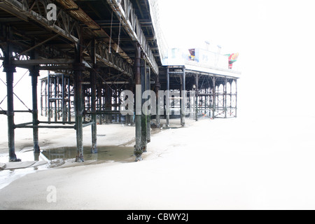 unter zentraler Pier Blackpool, Lancashire, England, UK Stockfoto