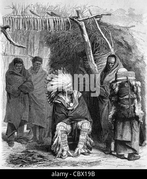 Pawnee Chief & Indianerfrauen in traditionellem Kostüm außerhalb von Tipi, Tepee oder Teepee, 1868 Gravur oder Vintage Illustration Stockfoto