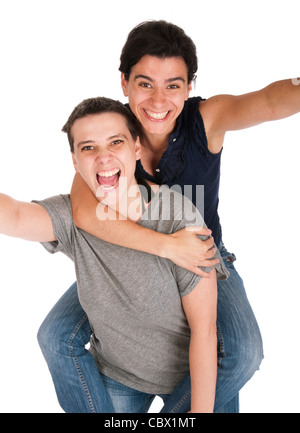 glücklich lächelnde Schwestern Spaß feiern etwas spielen Huckepack (isoliert auf weißem Hintergrund) Stockfoto