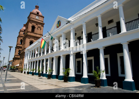 Bolivien. Santa Cruz-Stadt. Die Kathedrale San Lorenzo (1770-1838) auf dem Platz 24 September. Stockfoto