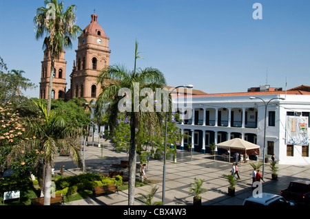 Bolivien. Santa Cruz-Stadt. Die Kathedrale San Lorenzo (1770-1838) auf dem Platz 24 September. Stockfoto