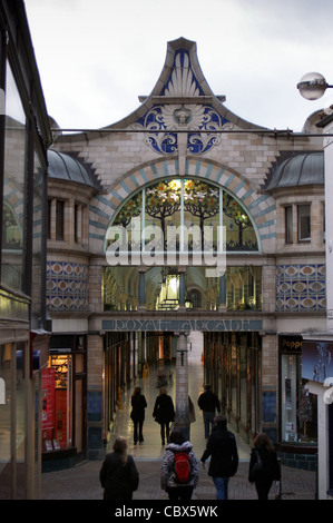 Royal Arcade shopping arcade von George Skipper und w.j. Neatby im Arts And Crafts Bewegungsstil Art Nouveau, Norwich, Norfolk, England Stockfoto