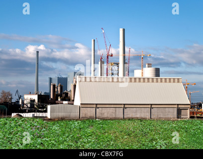 Industriestandort und ein Kraftwerk im Bau Stockfoto