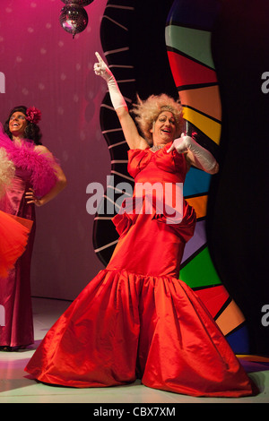 Michael Bertenshaw als Stiefmutter Aschenputtel Panto am Theatre Royal Stratford East, London, England, UK Stockfoto