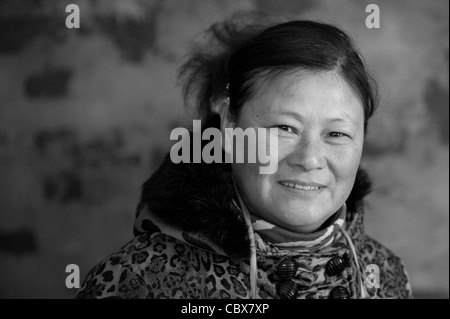 Gaobeidian, Beijing. Porträt der Frau Wu in ihrer Küche, wo sie Essen für 100 + Wanderarbeiter auf einer Baustelle bereitet Stockfoto