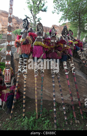 Traditionelle Dogon Tänzer in Dogon Landes, Mali, Westafrika Stockfoto