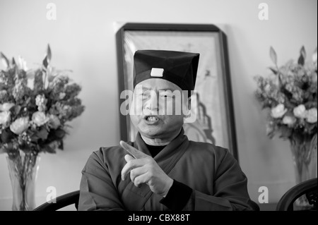 Beijing. Herr Yuan ZhiHong ist die führende Taoist von Peking und der Abt des Tempels DongYue. Stockfoto