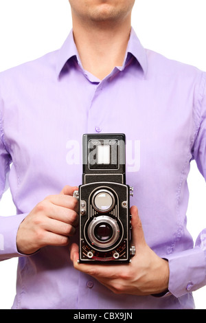 Schließen Sie herauf Bild des Mannes mit alten Foto-Kamera. Isoliert auf weißem Hintergrund. Stockfoto