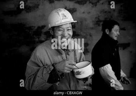 Gaobeidian, Beijing. Wanderarbeiter zu Mittag. Stockfoto