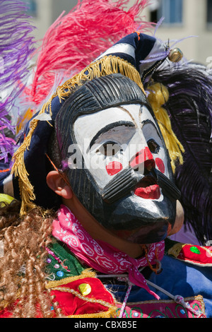 Maskierten Teilnehmer beim jährlichen Carnaval Festival im Mission District in San Francisco, Kalifornien, USA Stockfoto