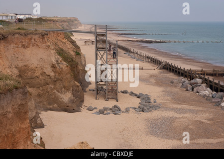 Happisburgh Küste. North Norfolk. Fortschreitende Erosion der Felsen durch die Nordsee. Stockfoto