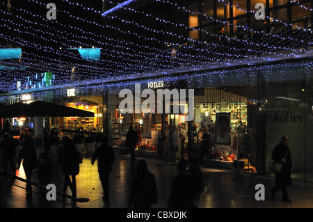 Foyles Bookshop im South Bank Centre mit seiner 2011 Weihnachtsbeleuchtung, London. Stockfoto