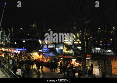 Londoner Southbank Centre Weihnachtsmärkte 2011, UK. Stockfoto