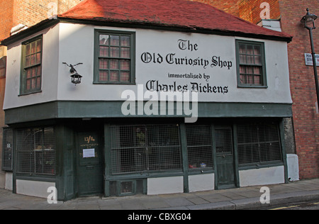 Die Old Curiosity Shop, erwähnt von Charles Dickens in der Nähe von Gasthaus Lincolns, London, England, UK Stockfoto