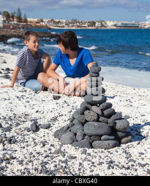 Weihnachten Cairn - Cairn in Form eines Weihnachtsbaumes Stockfoto