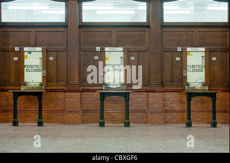 Leere Kasse Kassen in Manchester Victoria Rail Bahnhof Zug. Stockfoto