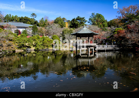 NARITA, Japan – der Narita-san-Tempel, auch bekannt als Shinsho-Ji (neuer Siegestempel), ist ein buddhistischer Tempelkomplex in Shingon, der 940 in der japanischen Stadt Narita östlich von Tokio errichtet wurde. Der Komplex umfasst weitläufige Landschaftsgärten. Stockfoto