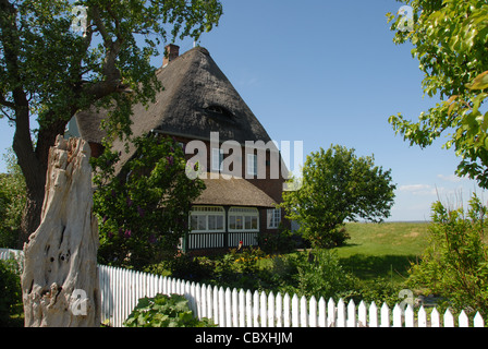 Kirchwarte auf der nordfriesischen Insel Hallig Hooge im UNESCO-Weltkulturerbe wattenmeer Norddeutschlands Stockfoto