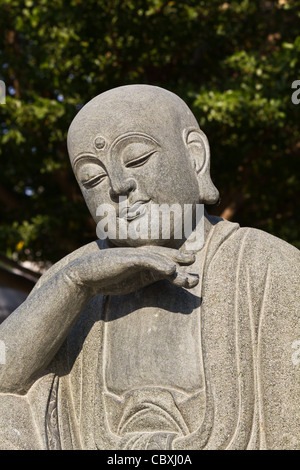 Schuss des Lächelns Buddha im Tempel Thailand Gesicht Nahaufnahme Stockfoto