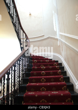 Eine Treppe in einem restaurierten Bürogebäude, UK Stockfoto