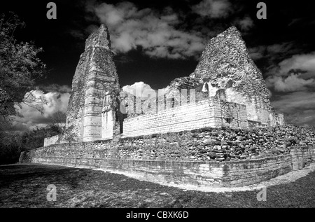 Struktur 1 bei den Maya-Ruinen von Xpujil, Campeche, Mexiko. Stockfoto