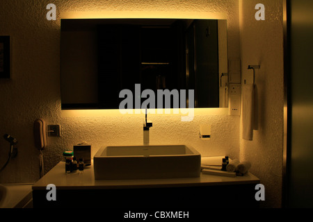 modernistische Design der Zimmer im Hotel The Raviz, Kollam Kerala-Waschplatz Stockfoto