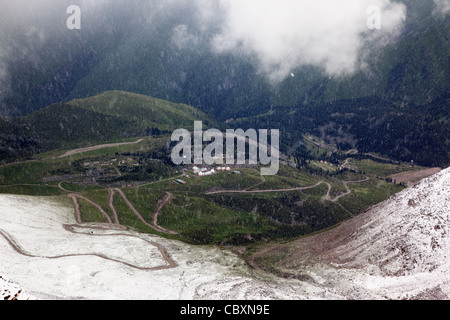 Ab Saison Schneefall in großen Almaty Schlucht, Tien-Shan-Gebirge, Kasachstan Stockfoto