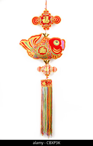 Orientalische Kunsthandwerk, traditionelle Glücksknoten isoliert auf weiss. Stockfoto