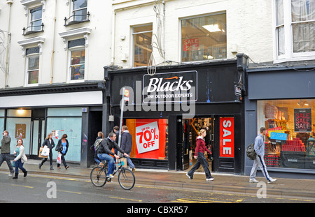 Schwarze Outdoor-Bekleidungsgeschäft in Brighton Großbritannien Stockfoto