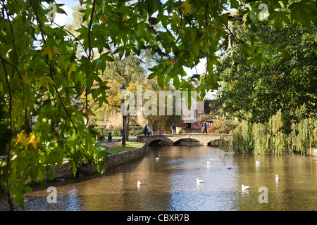 Das Motormuseum im Cotswold-Dorf Bourton on the Water, Gloucestershire, Großbritannien Stockfoto