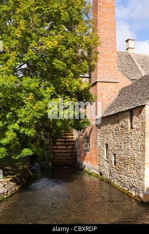 Die alte Mühle in Cotswold Dorf von Lower Slaughter, Gloucestershire Stockfoto