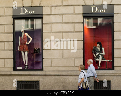 Windows von Christian Dior-Shop in Via Montenapoleone, Mailand, Italien Stockfoto