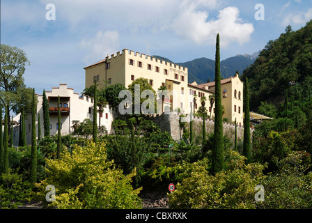 Schloss Trauttmansdorff mit den Botanischen Garten von Meran in Südtirol. Stockfoto