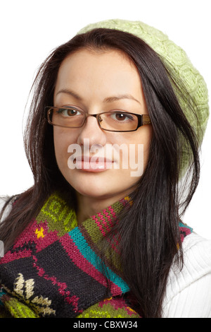 Porträt einer schönen jungen Frau mit einem Hut und Schal isoliert auf weiss. Stockfoto