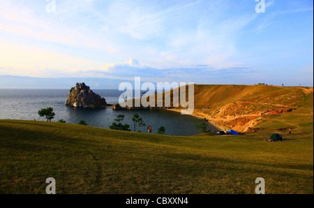 Der Baikalsee. Olchon. Kap Burchan. Dämmerung. Stockfoto