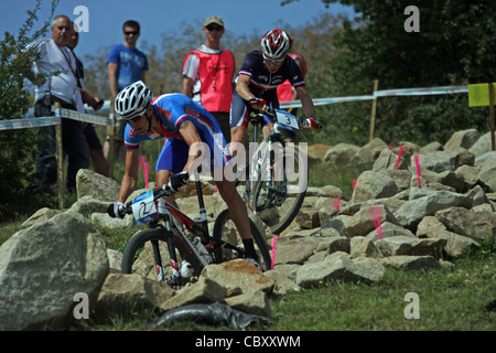 Jaroslav Kulhavy der Tschechischen Republik & Maxime Marotte von Frankreich auf dem Hadleigh Farm Mountain Bike Herren Invitational. Stockfoto