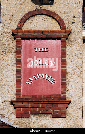 traditionelle Gaststätte mit einem ungewöhnlichen Namen der Jolly Steuerzahler Portsmouth England uk Stockfoto