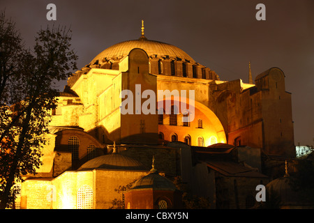 Beleuchtete Hagia Sophia in Istanbul bei Nacht Stockfoto