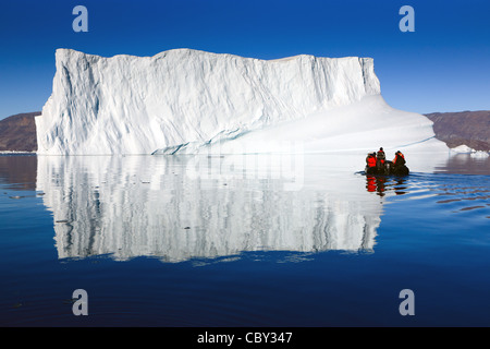 Zwischen den Eisbergen Røde Ø, Scoresby Sund, Grönland Kreuzfahrt Stockfoto