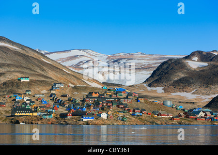 Dorf von Ittoqqortoormiit, Scoresbysund, Ostküste Grönlands Stockfoto