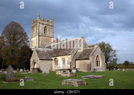 Kirche des Heiligen Kreuzes, Hankerton, Wiltshire, England Stockfoto