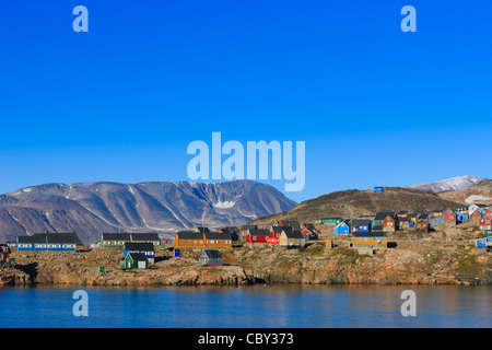 Dorf von Ittoqqortoormiit, Scoresbysund, Ostküste Grönlands Stockfoto