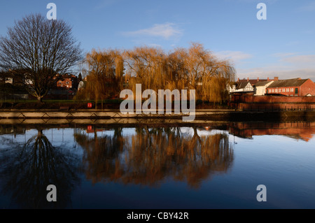 Blick über den Fluss Severn an Shrewsbury in England Stockfoto