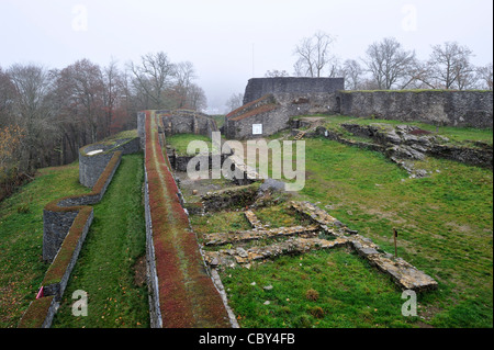 Ruinen des Schlosses Herbeumont in den belgischen Ardennen, Belgien Stockfoto