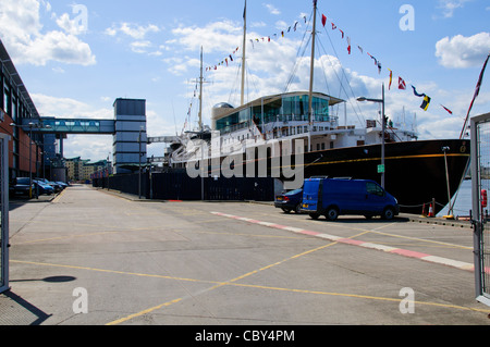 Royal Britania Königinnen, ShipLeith Harbour, wo sich Nordsee Öl Behälter, Anlagen, Fertigung, Zolllager, die Containerschifffahrt, Edinburgh, Leith, Schottland Stockfoto