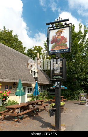 Melden Sie bei John Barleycorn Inn, Duxford, Cambridge, UK, einem historischen reetgedeckten traditionelles englisches pub Stockfoto