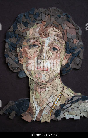 Interpretation von Sargent' s Bildnis einer Frau. Artwork der 2. Klasse der Studien an der Mosaik-Schule. Spilimbergo, Italien. Stockfoto