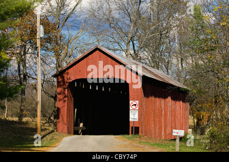 Die James bedeckt Brücke auf Graham Creek in Jennings County, Indiana Stockfoto