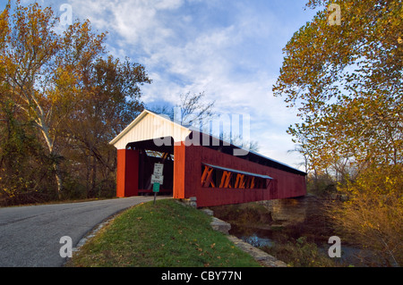 Der Scipio bedeckt Brücke am Sand Creek in Jennings County, Indiana Stockfoto